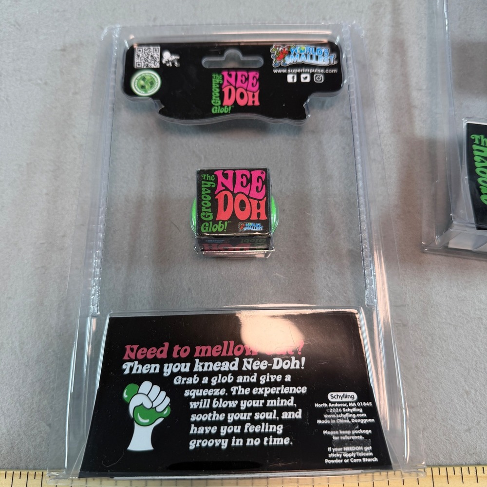 World's Smallest NeeDoh Groovy Glob Green Mini Squishy Toy 5179